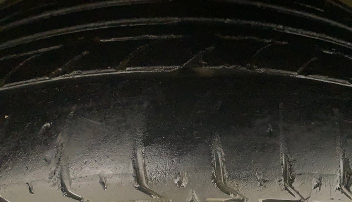 2013 Volkswagen Vento HIGHLINE PETROL AT, Petrol, Automatic, 94,141 km, Left Front Tyre Tread