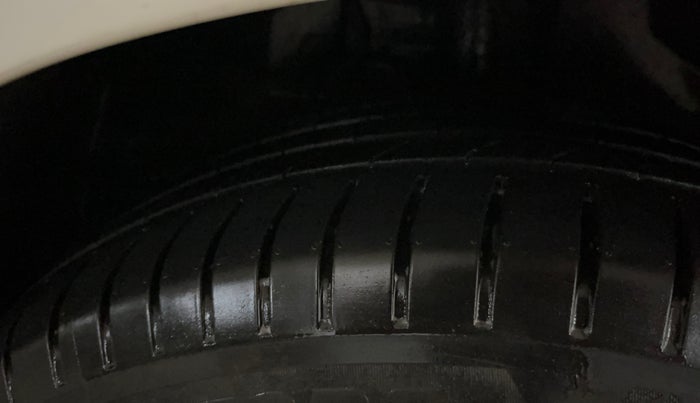 2015 Ford Ecosport TITANIUM 1.5L PETROL AT, Petrol, Automatic, 42,529 km, Right Front Tyre Tread