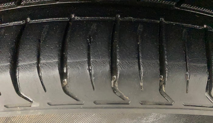 2018 Jeep Compass LONGITUDE (O) 2.0 DIESEL, Diesel, Manual, 1,45,715 km, Right Front Tyre Tread