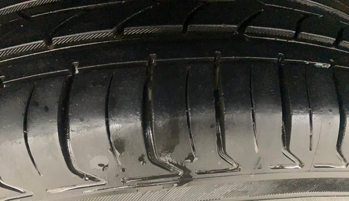 2018 Jeep Compass LONGITUDE (O) 2.0 DIESEL, Diesel, Manual, 1,45,715 km, Right Rear Tyre Tread