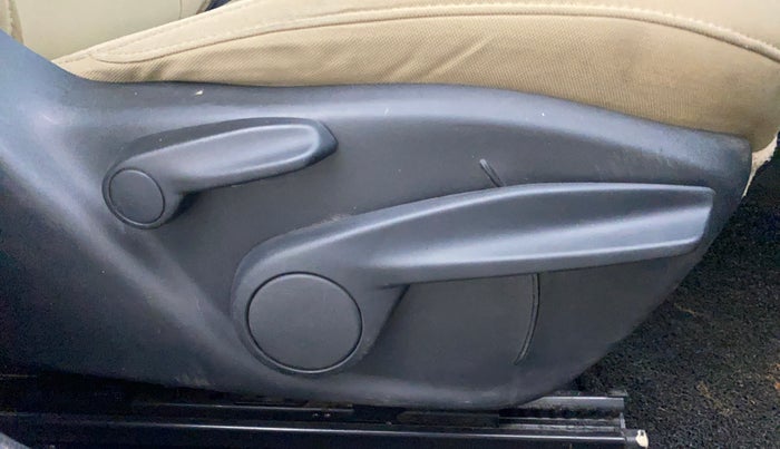 2018 Jeep Compass LONGITUDE (O) 2.0 DIESEL, Diesel, Manual, 1,45,715 km, Driver Side Adjustment Panel