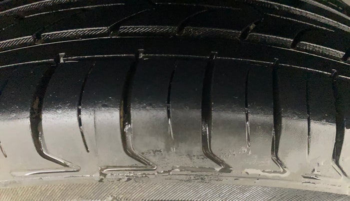 2018 Jeep Compass LONGITUDE (O) 2.0 DIESEL, Diesel, Manual, 1,45,715 km, Left Rear Tyre Tread