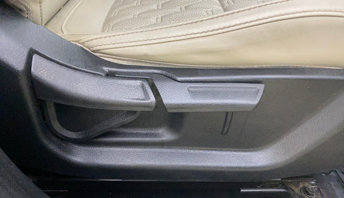 2020 KIA SELTOS HTX 1.5 DIESEL, Diesel, Manual, 1,30,684 km, Driver Side Adjustment Panel