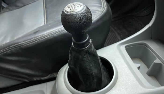 2010 Maruti A Star VXI, Petrol, Manual, 77,688 km, Gear lever - Boot cover slightly torn
