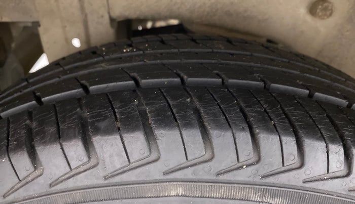 2010 Maruti A Star VXI, Petrol, Manual, 77,688 km, Right Rear Tyre Tread