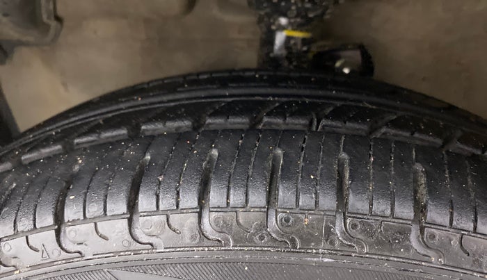 2010 Maruti A Star VXI, Petrol, Manual, 77,688 km, Left Front Tyre Tread