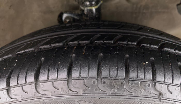 2010 Maruti A Star VXI, Petrol, Manual, 77,688 km, Right Front Tyre Tread