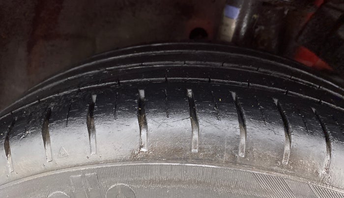 2016 Maruti Baleno ZETA CVT PETROL 1.2, Petrol, Automatic, 32,636 km, Right Front Tyre Tread