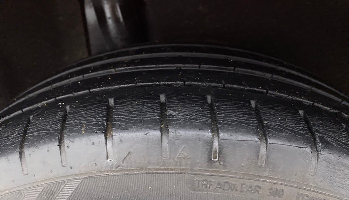 2016 Maruti Baleno ZETA CVT PETROL 1.2, Petrol, Automatic, 32,636 km, Right Rear Tyre Tread