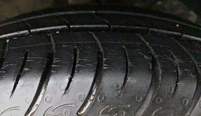 2020 Maruti Baleno DELTA PETROL 1.2, Petrol, Manual, 10,580 km, Right Front Tyre Tread