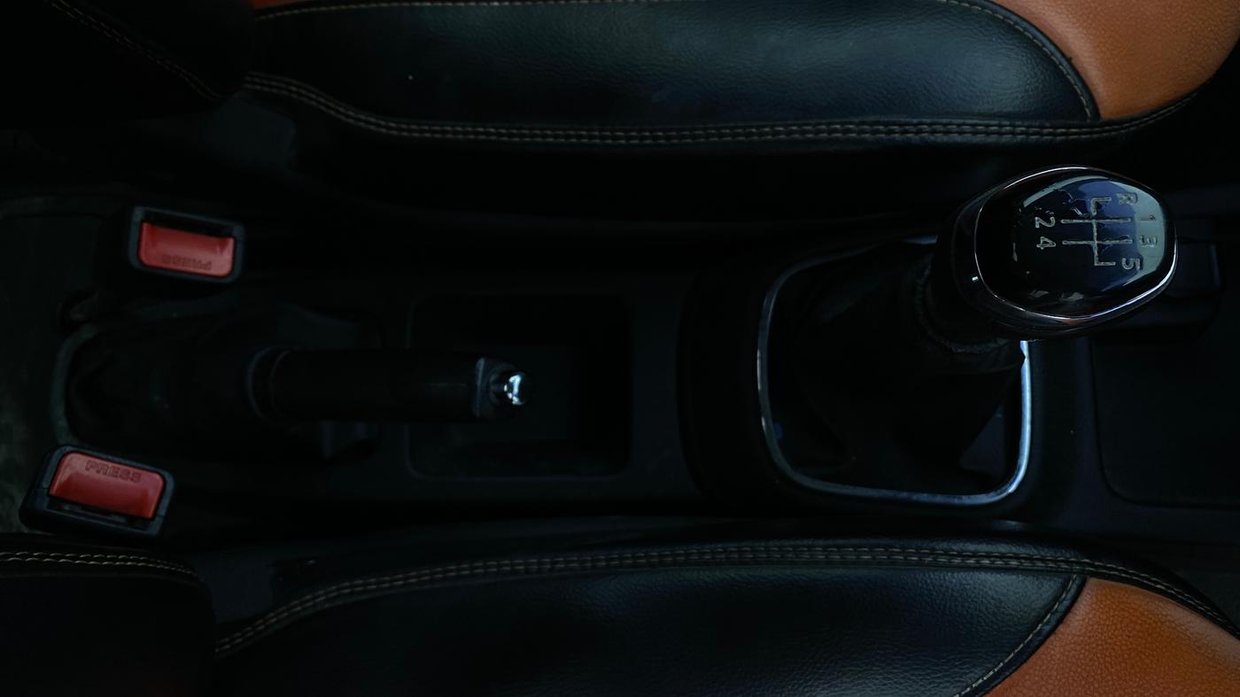 2019 Renault Kwid RXT 1.0 (O), Petrol, Manual, 37,150 km, Gear Lever