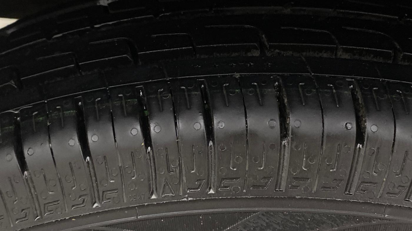 2019 Renault Kwid RXT 1.0 (O), Petrol, Manual, 37,150 km, Right Rear Tyre Tread