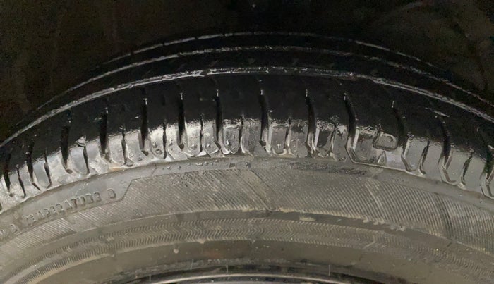 2019 Maruti Swift LXI, Petrol, Manual, 51,357 km, Right Front Tyre Tread