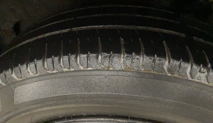 2019 Maruti Swift LXI, Petrol, Manual, 51,357 km, Left Rear Tyre Tread