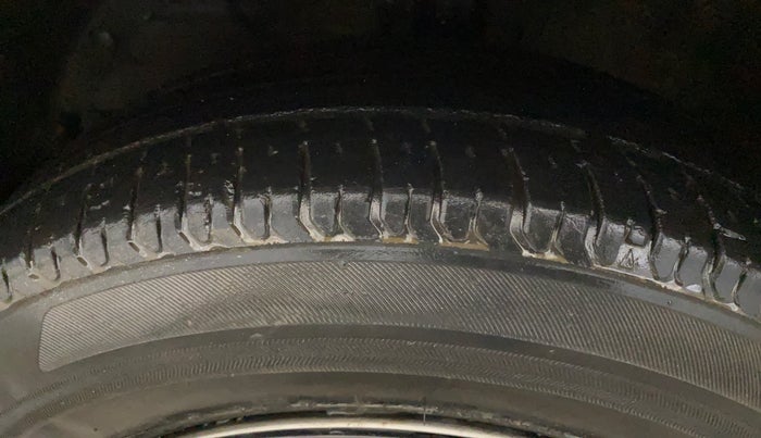 2019 Maruti Swift LXI, Petrol, Manual, 51,357 km, Left Front Tyre Tread