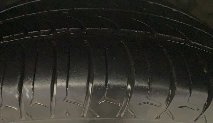 2013 Hyundai i20 MAGNA 1.4 CRDI, Diesel, Manual, 96,642 km, Left Front Tyre Tread