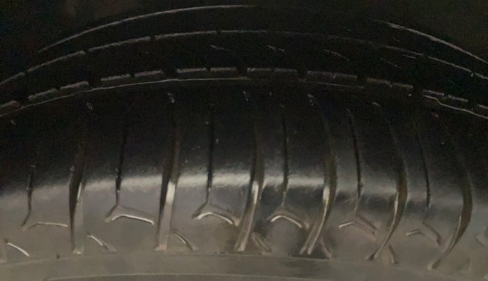 2013 Hyundai i20 MAGNA 1.4 CRDI, Diesel, Manual, 96,642 km, Right Front Tyre Tread