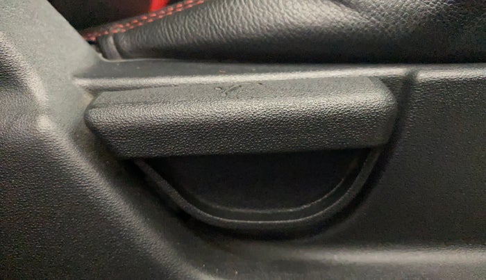 2013 Hyundai i20 MAGNA 1.4 CRDI, Diesel, Manual, 96,642 km, Driver Side Adjustment Panel