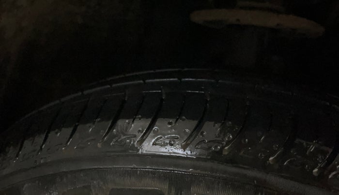 2017 Maruti Baleno DELTA PETROL 1.2, Petrol, Manual, 44,965 km, Right Front Tyre Tread