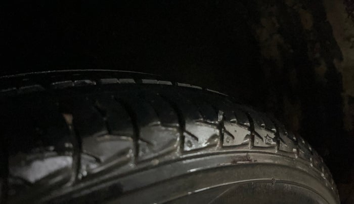 2017 Maruti Baleno DELTA PETROL 1.2, Petrol, Manual, 44,965 km, Right Rear Tyre Tread