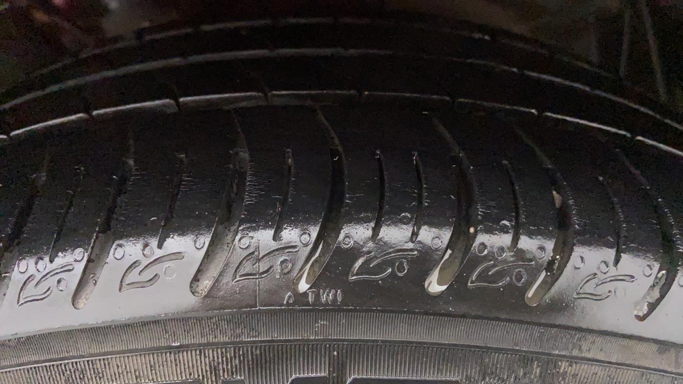 2020 Tata ALTROZ XZ 1.2, Petrol, Manual, 10,512 km, Left Front Tyre Tread