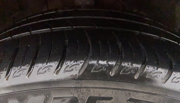 2020 Tata ALTROZ XZ 1.2, Petrol, Manual, 10,512 km, Right Front Tyre Tread