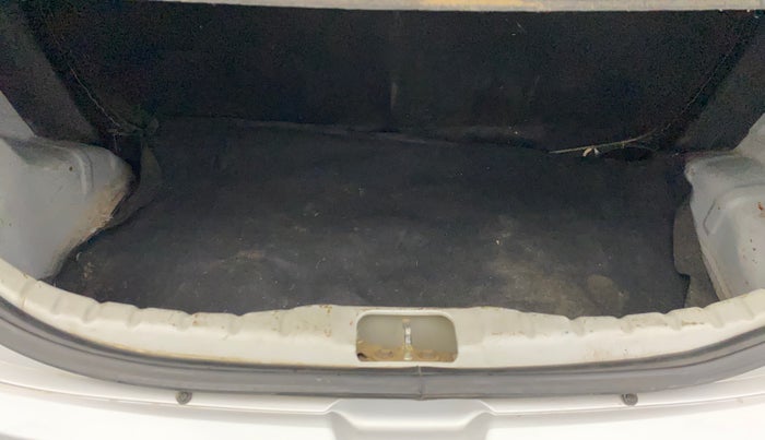 2018 Hyundai Eon MAGNA +, Petrol, Manual, 30,714 km, Boot Inside