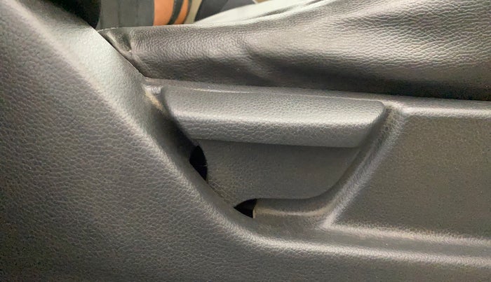 2018 Hyundai Eon MAGNA +, Petrol, Manual, 30,714 km, Driver Side Adjustment Panel