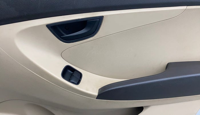 2018 Hyundai Eon MAGNA +, Petrol, Manual, 30,714 km, Driver Side Door Panels Control