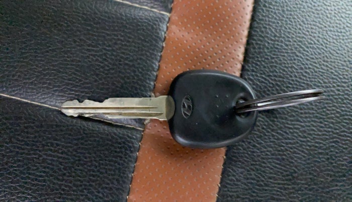 2018 Hyundai Eon MAGNA +, Petrol, Manual, 30,714 km, Key Close Up