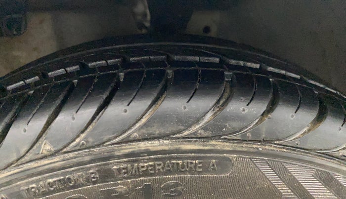 2018 Hyundai Eon MAGNA +, Petrol, Manual, 30,714 km, Left Front Tyre Tread