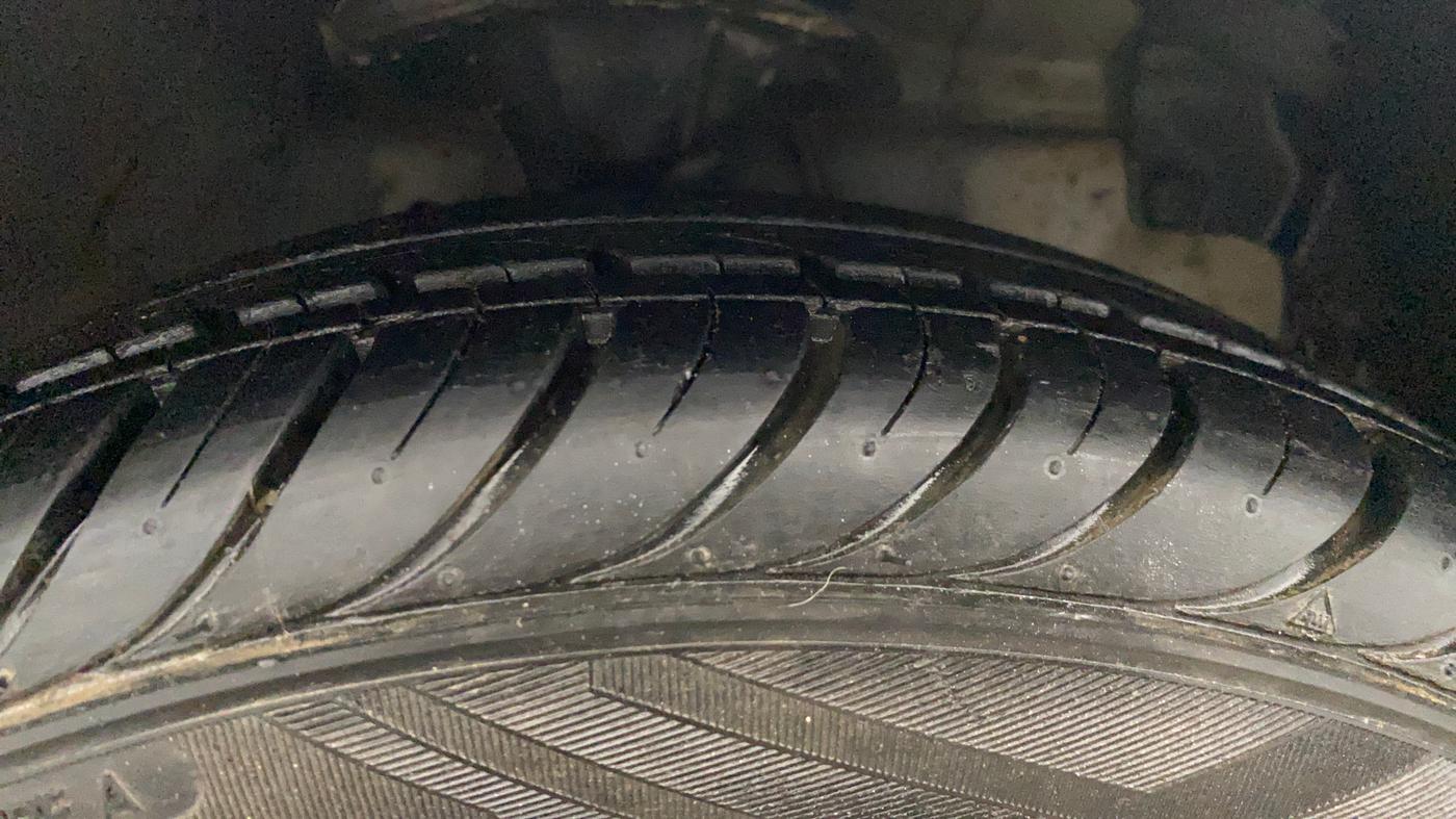 2018 Hyundai Eon MAGNA +, Petrol, Manual, 30,714 km, Right Front Tyre Tread