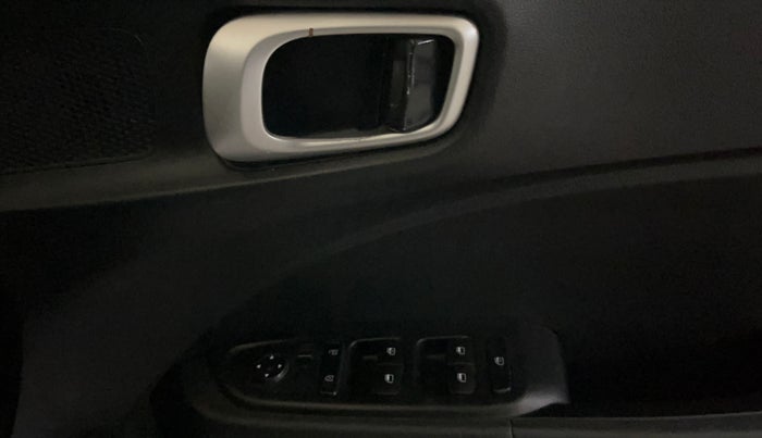 2021 Hyundai VENUE S 1.5 CRDI, Diesel, Manual, 78,924 km, Driver Side Door Panels Control