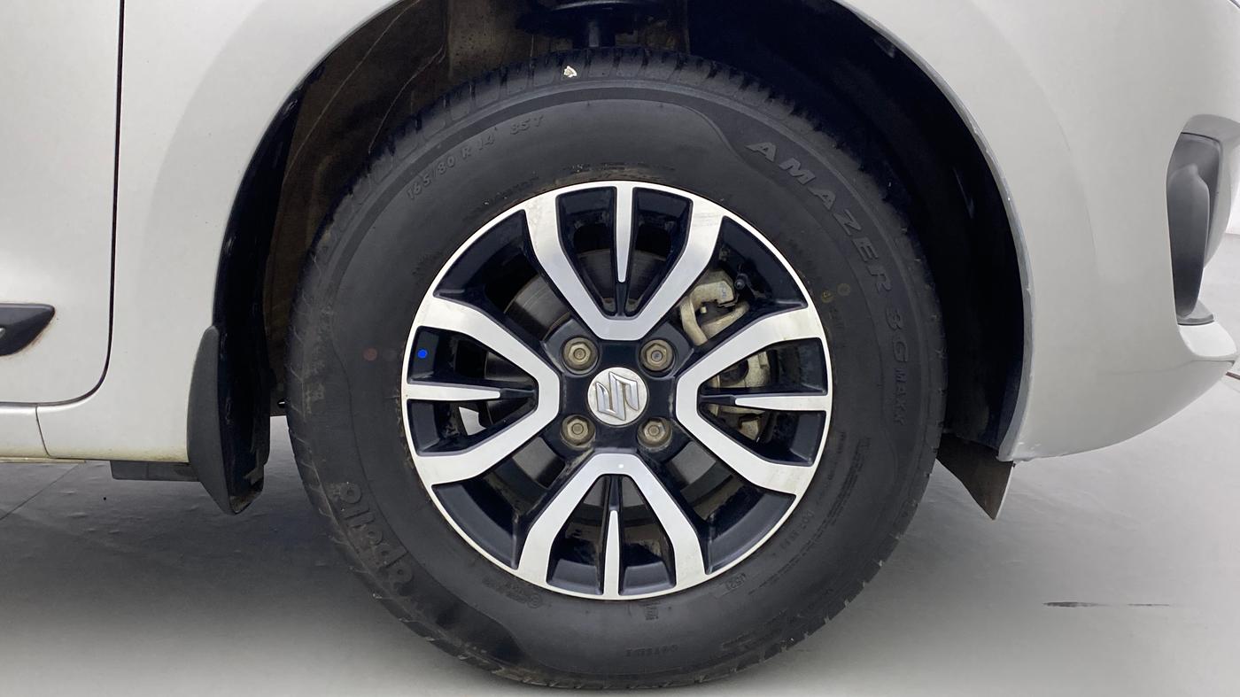 2021 Maruti Swift VXI D, Petrol, Manual, 13,705 km, Right Front Wheel