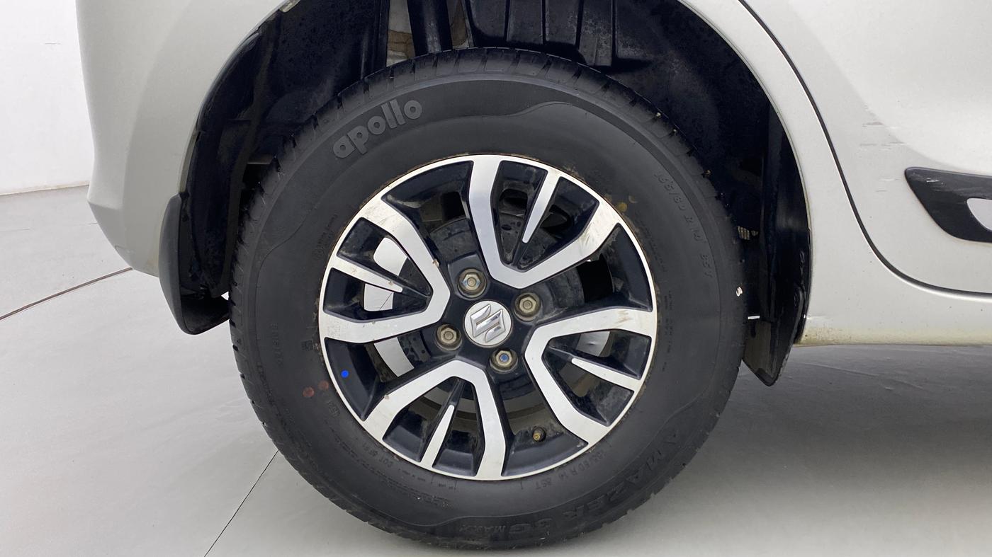 2021 Maruti Swift VXI D, Petrol, Manual, 13,705 km, Right Rear Wheel