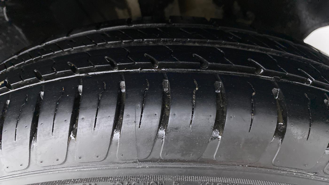2021 Maruti Swift VXI D, Petrol, Manual, 13,705 km, Left Rear Tyre Tread