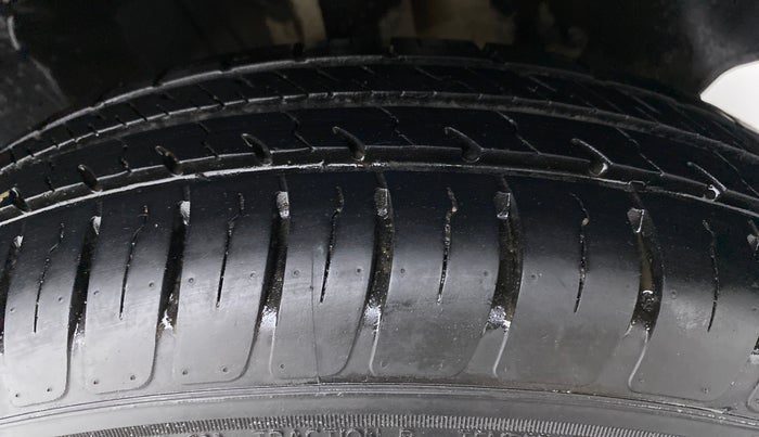 2021 Maruti Swift VXI D, Petrol, Manual, 13,705 km, Left Rear Tyre Tread