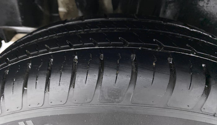 2021 Maruti Swift VXI D, Petrol, Manual, 13,705 km, Right Rear Tyre Tread