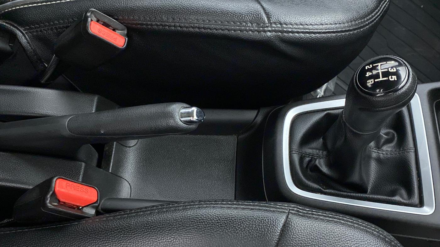 2021 Maruti Swift VXI D, Petrol, Manual, 13,705 km, Gear Lever