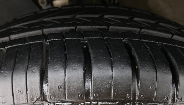 2019 Volkswagen Ameo TRENDLINE 1.0L, Petrol, Manual, 45,441 km, Left Front Tyre Tread