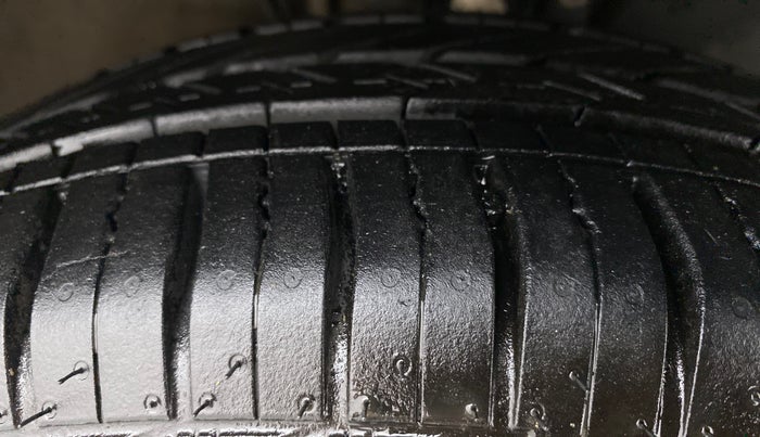 2019 Volkswagen Ameo TRENDLINE 1.0L, Petrol, Manual, 45,441 km, Right Front Tyre Tread