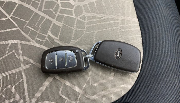 2015 Hyundai Grand i10 ASTA AT 1.2 KAPPA VTVT, Petrol, Automatic, 74,441 km, Key Close Up