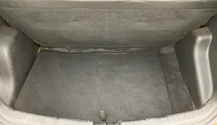 2015 Hyundai Grand i10 ASTA AT 1.2 KAPPA VTVT, Petrol, Automatic, 74,441 km, Boot Inside