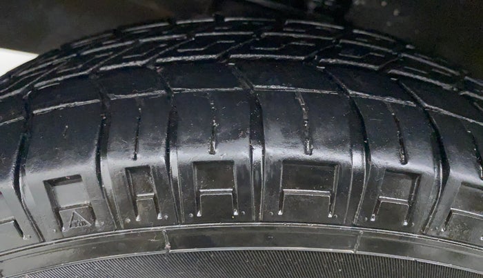 2021 Maruti Eeco 7 STR, Petrol, Manual, 12,174 km, Right Rear Tyre Tread