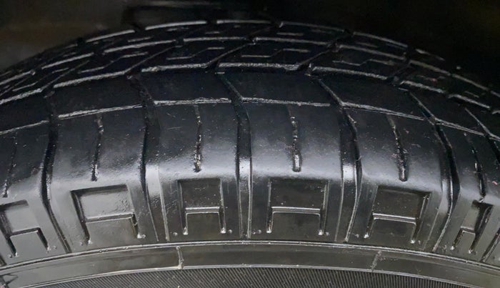 2021 Maruti Eeco 7 STR, Petrol, Manual, 12,174 km, Left Front Tyre Tread