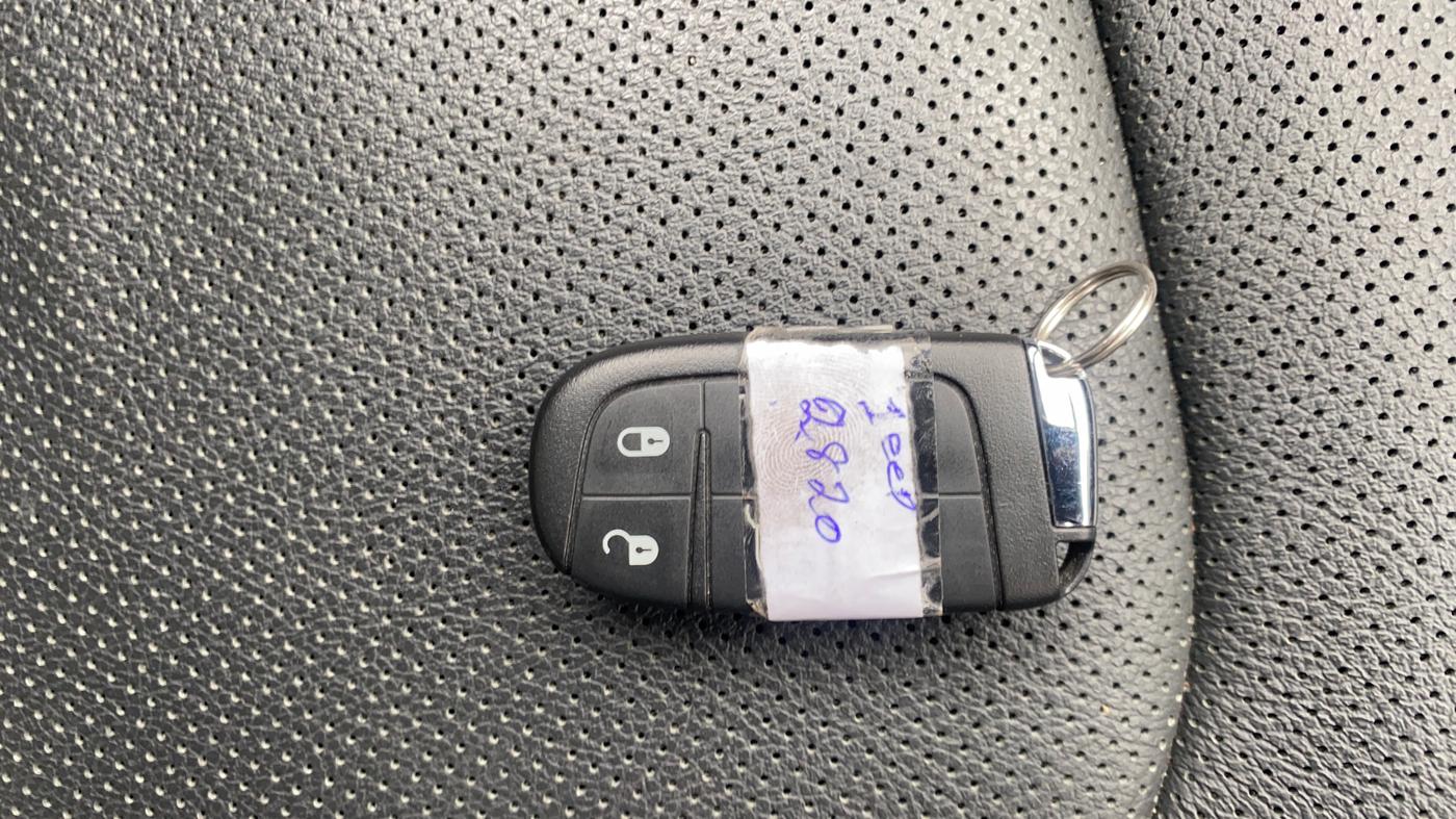 2021 Jeep Compass MODEL S (O) 1.4 PETROL DCT, Petrol, Automatic, 18,138 km, Key Close Up