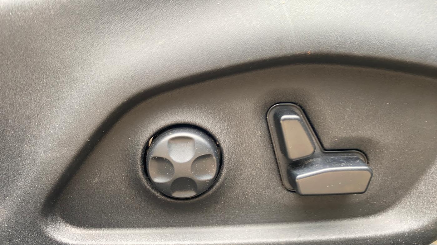 2021 Jeep Compass MODEL S (O) 1.4 PETROL DCT, Petrol, Automatic, 18,138 km, Driver Side Adjustment Panel