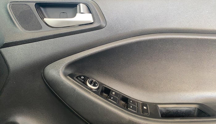 2016 Hyundai i20 Active 1.2 SX, Petrol, Manual, 69,106 km, Driver Side Door Panels Control