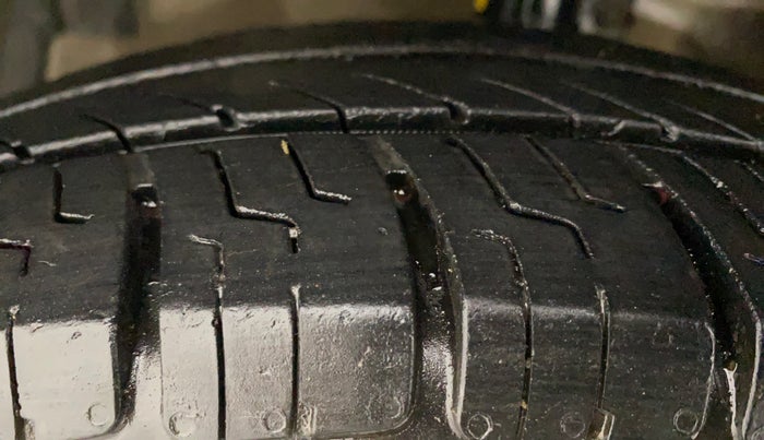 2014 Maruti Swift Dzire VXI, Petrol, Manual, 94,912 km, Left Front Tyre Tread