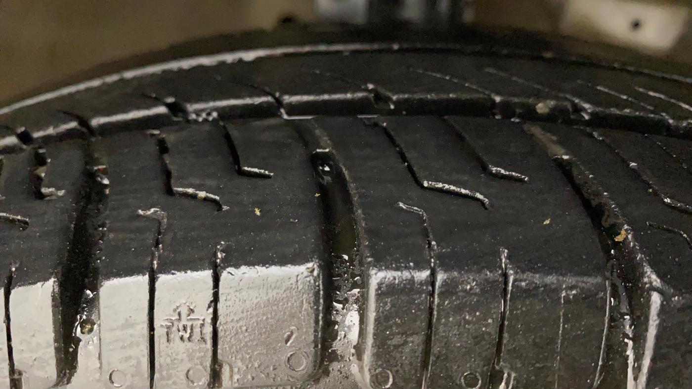 2014 Maruti Swift Dzire VXI, Petrol, Manual, 94,912 km, Right Front Tyre Tread